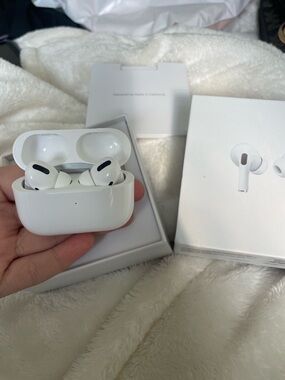 Apple AirPods Pro True Wireless Earbuds - White